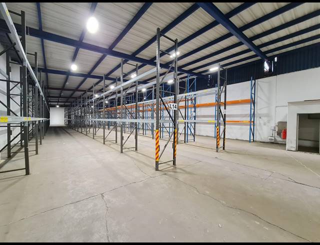 5,500M² WAREHOUSE TO LET IN WADEVILLE